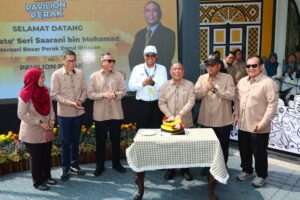 The launch was officiated by Perak Menteri Besar Dato' Seri Saarani Mohamad, who also took the opportunity to visit the booths of participating state agencies and departments.
