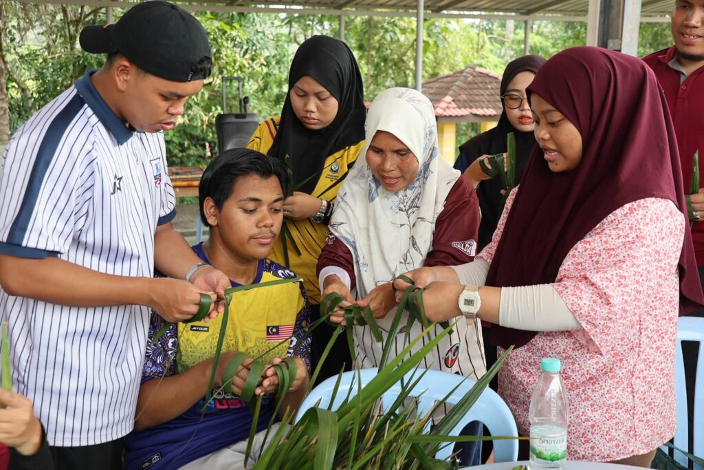 Program Pelancongan Pelajar Menggamit Memori di Homestay Sungkai