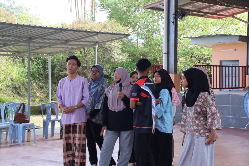 Program Pelancongan Pelajar Menggamit Memori di Homestay Sungkai