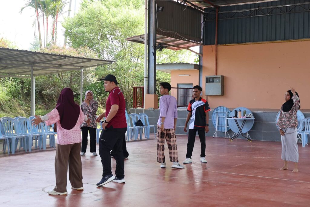 Program Pelancongan Pelajar Menggamit Memori di Homestay Sungkai