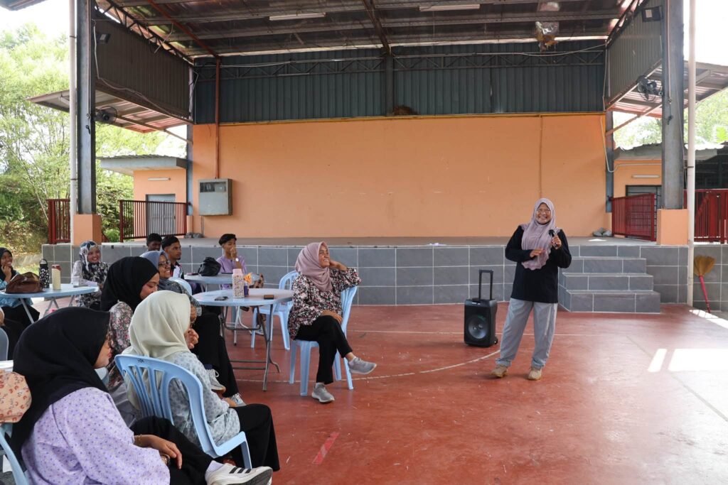 Program Pelancongan Pelajar Menggamit Memori di Homestay Sungkai