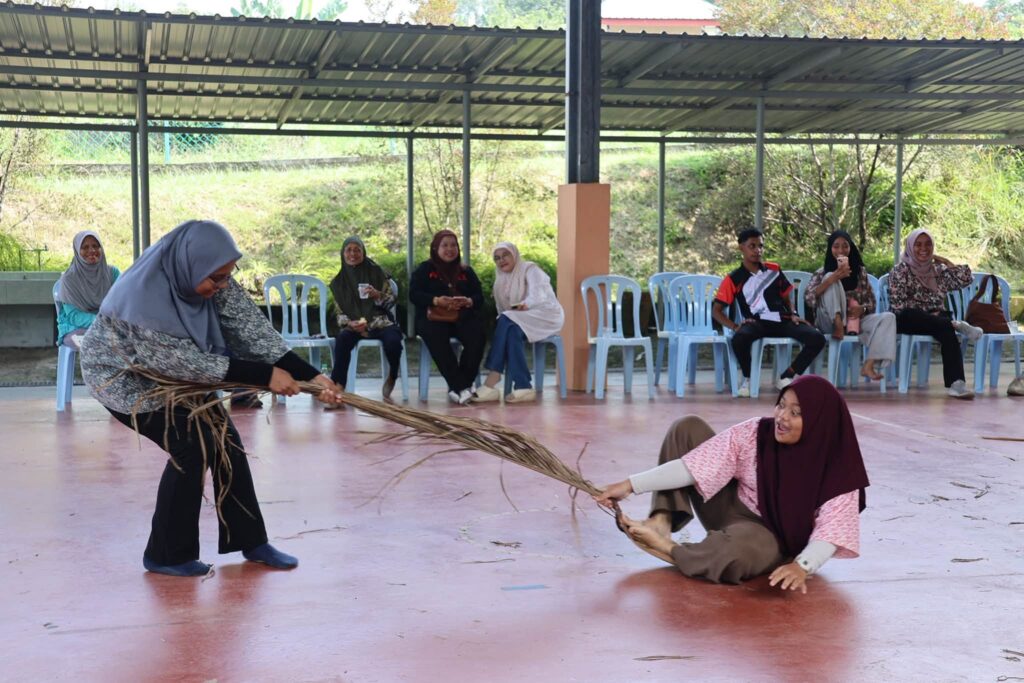 Program Pelancongan Pelajar Menggamit Memori di Homestay Sungkai