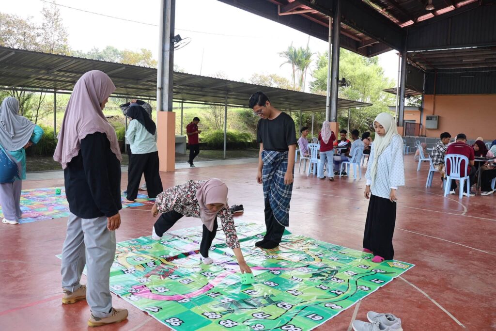 Program Pelancongan Pelajar Menggamit Memori di Homestay Sungkai